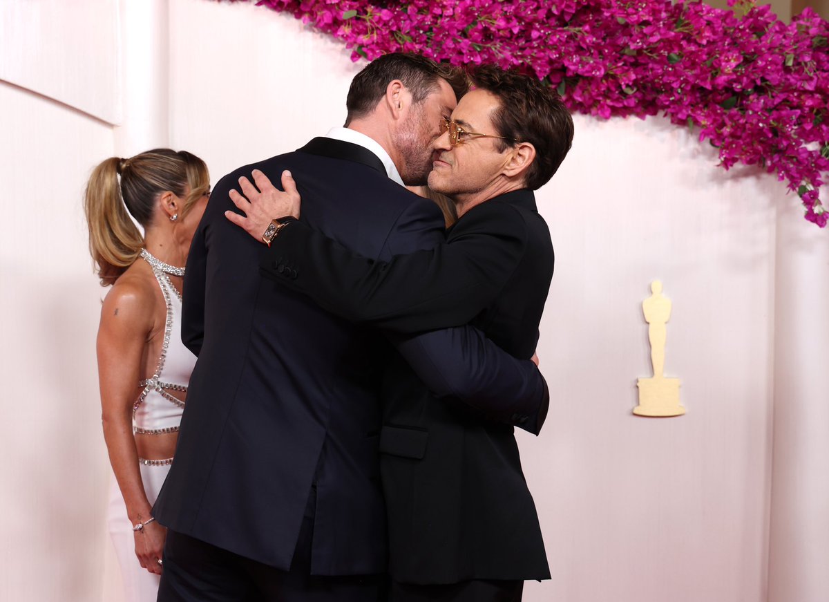 sigvoftimes's tweet photo. STO PIANGENDO THOR E IRON MAN RIUNITI #Oscars2024 https://t.co/mPoC4DzX2S
