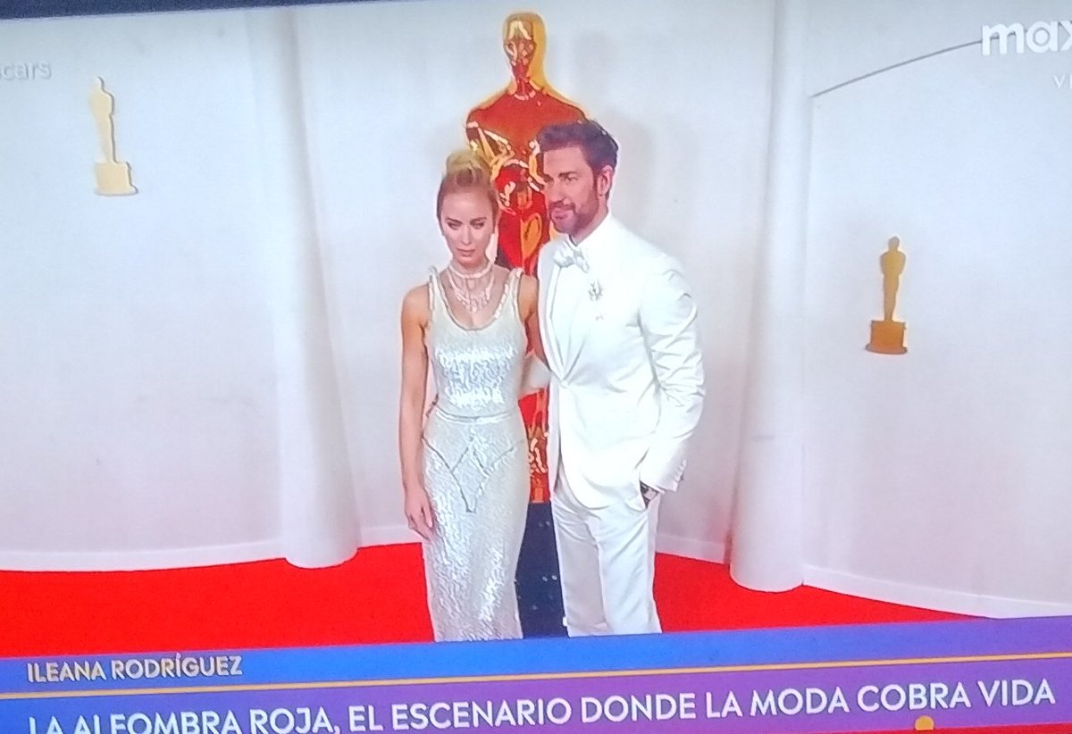 Poniéndole los cachos a Pam. #Oscars2024