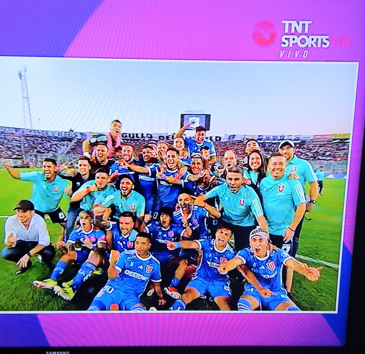 victsep's tweet photo. Que hermoso por la chucha! 
#VamosLaU 🔵🔴🤘🏼 https://t.co/ORE8pkoUkp