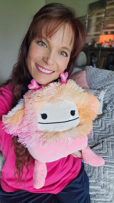 OMG This has to be the cutest thing... EVER!!! ❤️ THANK YOU @MissDemeanor_2 🥰 I miss &amp; love you! https://t