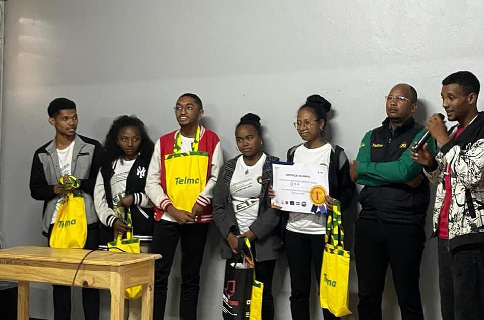aeeni_uf's tweet photo. Nous sommes ravis de présenter l'équipe G++ 🥇 qui représentera notre établissement lors du HIU 2024. Un grand merci à tous les participants pour leurs projets et leur passion à promouvoir le nom de l'ENI. Votre enthousiasme est une véritable source d'inspiration ! ✨

#DevHunt3 https://t.co/XUcxudM5gH