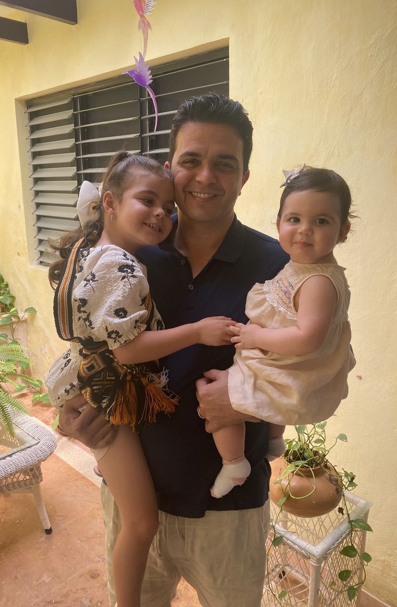 #Domingo junto a mis dos pequeñitas preciosas, Ana y Sofía.

Espero que ustedes también estén disfrutando su día.

#DomingoEnFamilia