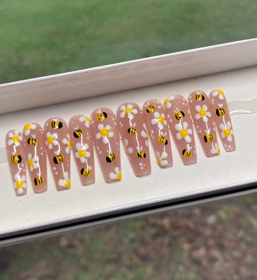 sparkofnails's tweet photo. Busy Bees 🐝 https://t.co/cBXTLOCTjW