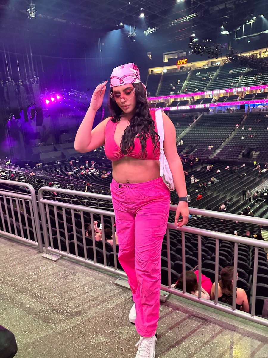 Lexaaa_16's tweet photo. Pink Friday 💓 @NICKIMINAJ  #NickiMinaj #vegas #GAGCITY #PinkFriday2WorldTour https://t.co/FGzkJR6KPv