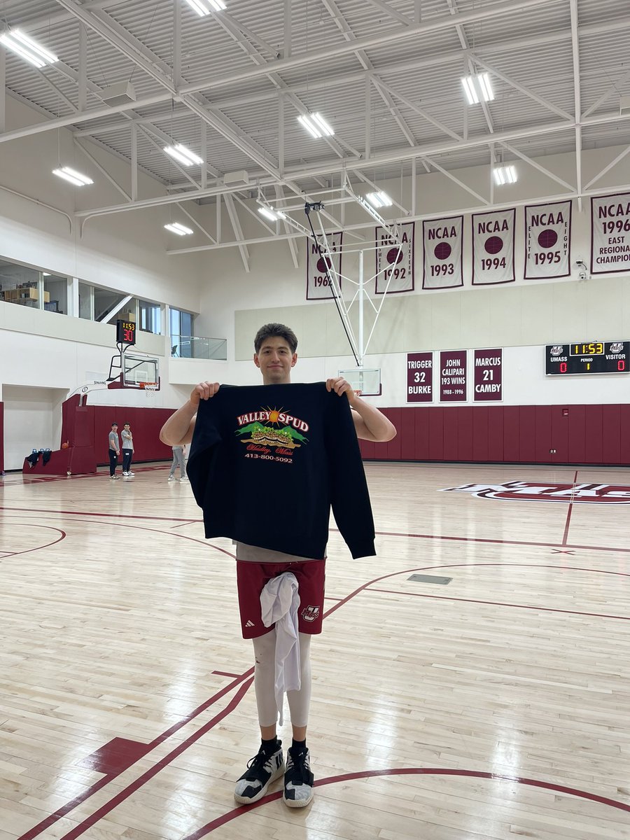 TheMassCo's tweet photo. @TheMassCo business partner VALLEY SPUD 🥔 & Colin Szawlowski stopped by the John F. Kennedy @JohnKen75725280 Champions Center today @UMassMBB to drop off some gear and give well wishes before the start of the @A10MBB Tournament👀🥔💪🏀📈 #CommunitySupport #BuildItTogether #Taters #NIL