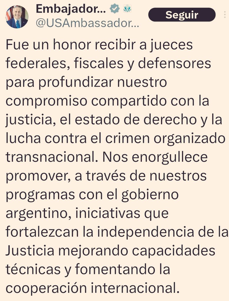 BiondiniCesar's tweet image. Significativamente, pocas horas antes de que estalle la intervención en Rosario y se firme el acuerdo por el control del Paraná, la embajada de EEUU informó que recibió a un grupo no identificado de jueces, fiscales y defensores federales. ¿La razón? Formarlos en un programa de…