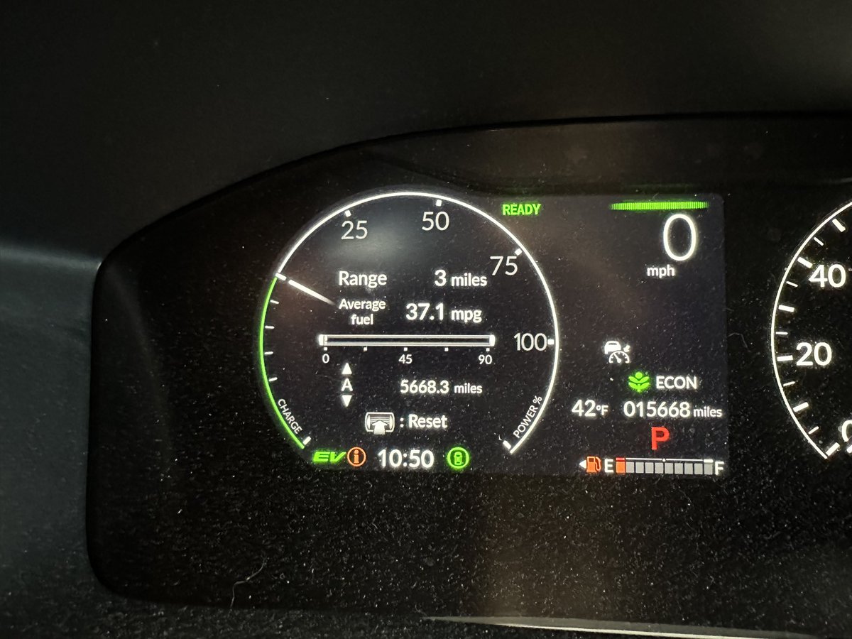 Me and <a href="/pennjillette/">Penn Jillette</a> let the gas/charge get down to almost empty before doing anything…here’s mine today