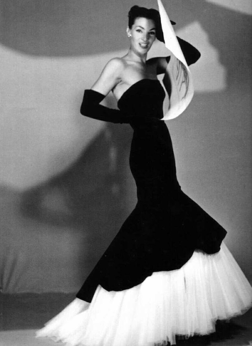 YouAreMyBezoar's tweet photo. Carey Mulligan en custom Balenciaga inspirado en este de 1950 https://t.co/jrSlsxkRtZ