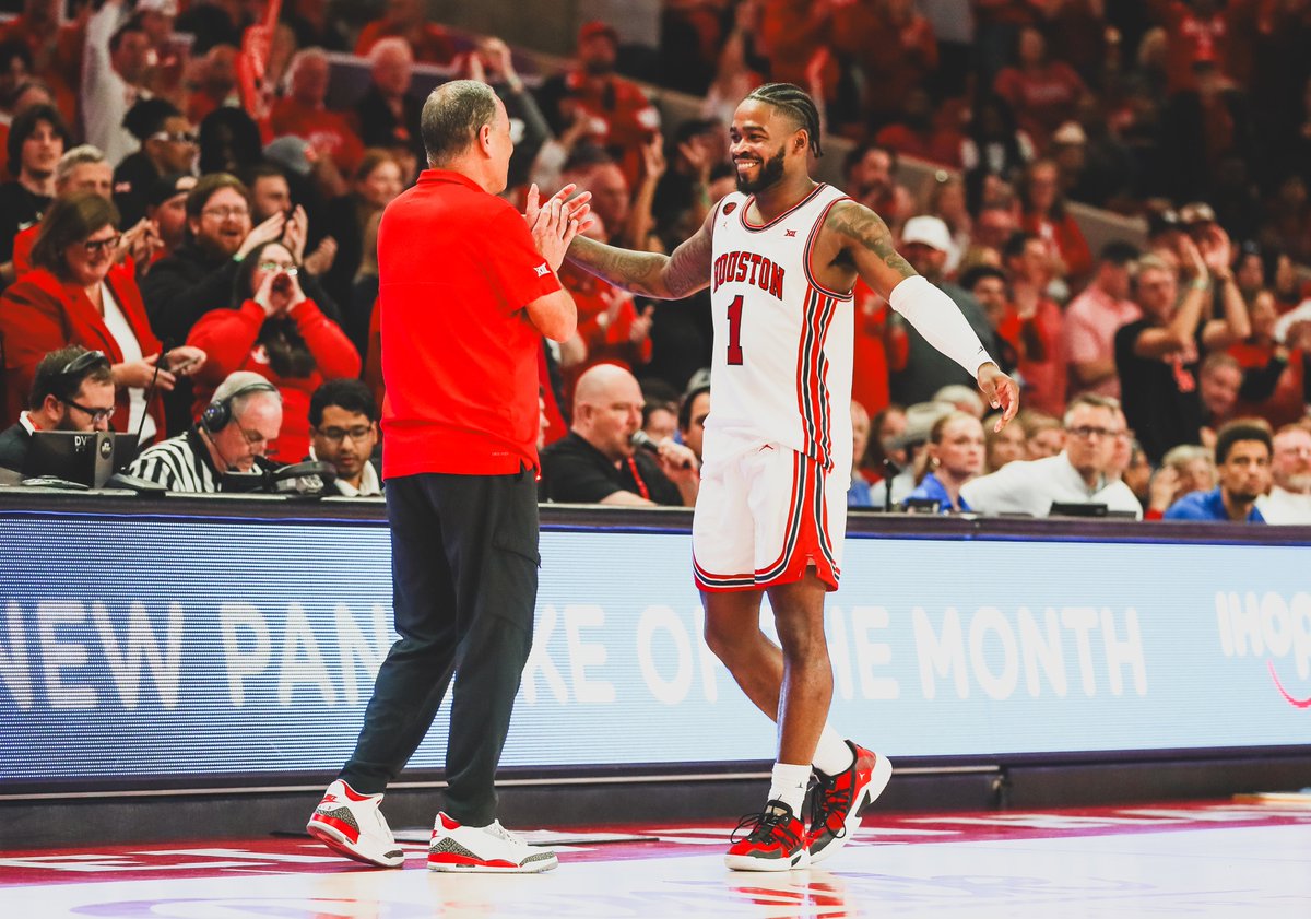 UHCougarMBK's tweet photo. .@CoachSampsonUH &amp; @Thejshead lead Cougars' @Big12Conference honorees

@LjCryer, @JwanRoberts13, @emanuelsharp_, @theJayfrancis10 &amp; @joseph_tugler receive postseason recognition

#ForTheCity x #GoCoogs 

🔗 – https://t.co/iYdnVKVdI1 https://t.co/MbFBhEIgtu