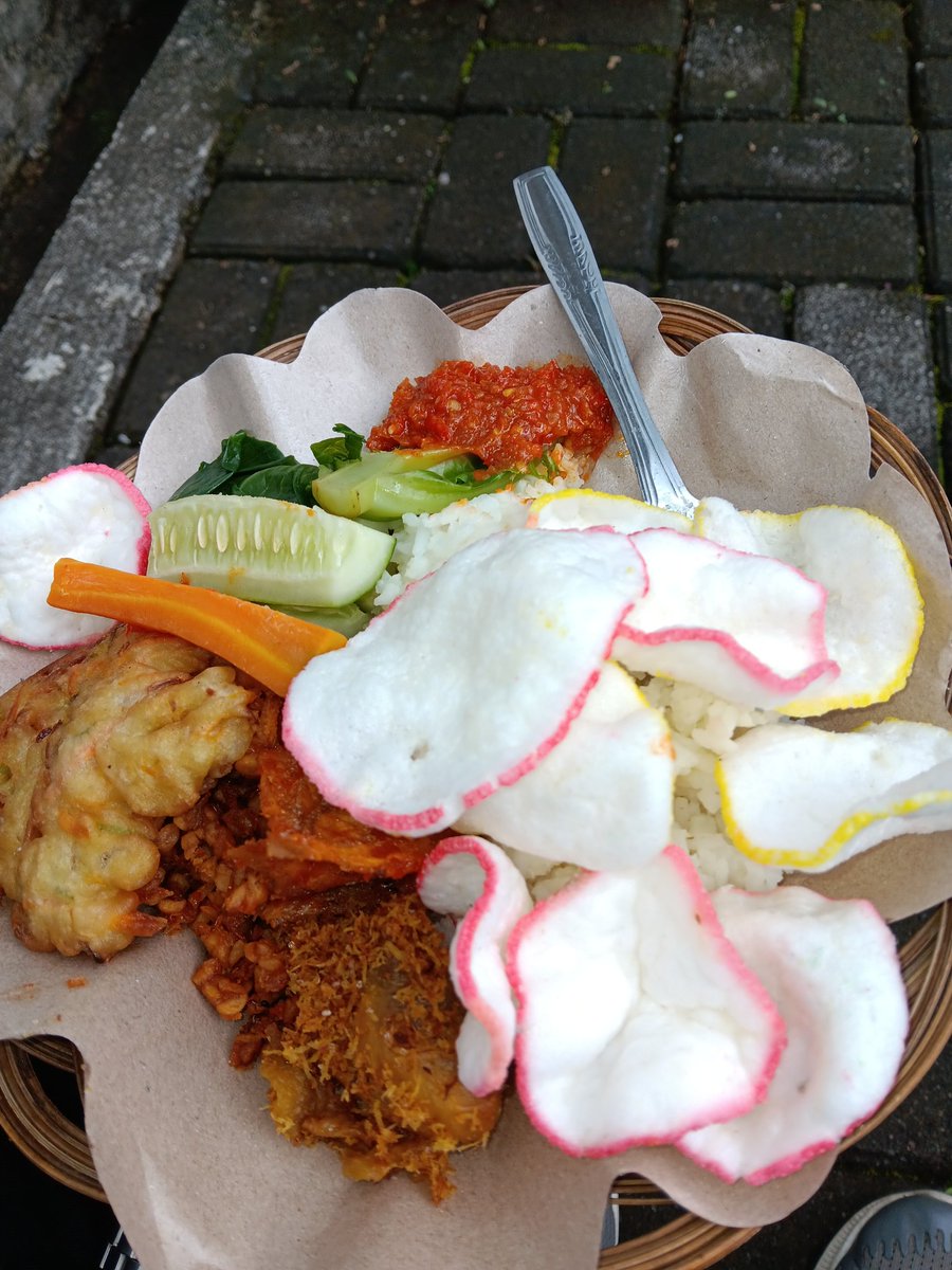 vifawz's tweet photo. @FOODFESS2 Nasi Liwet https://t.co/zS9GX63xPu