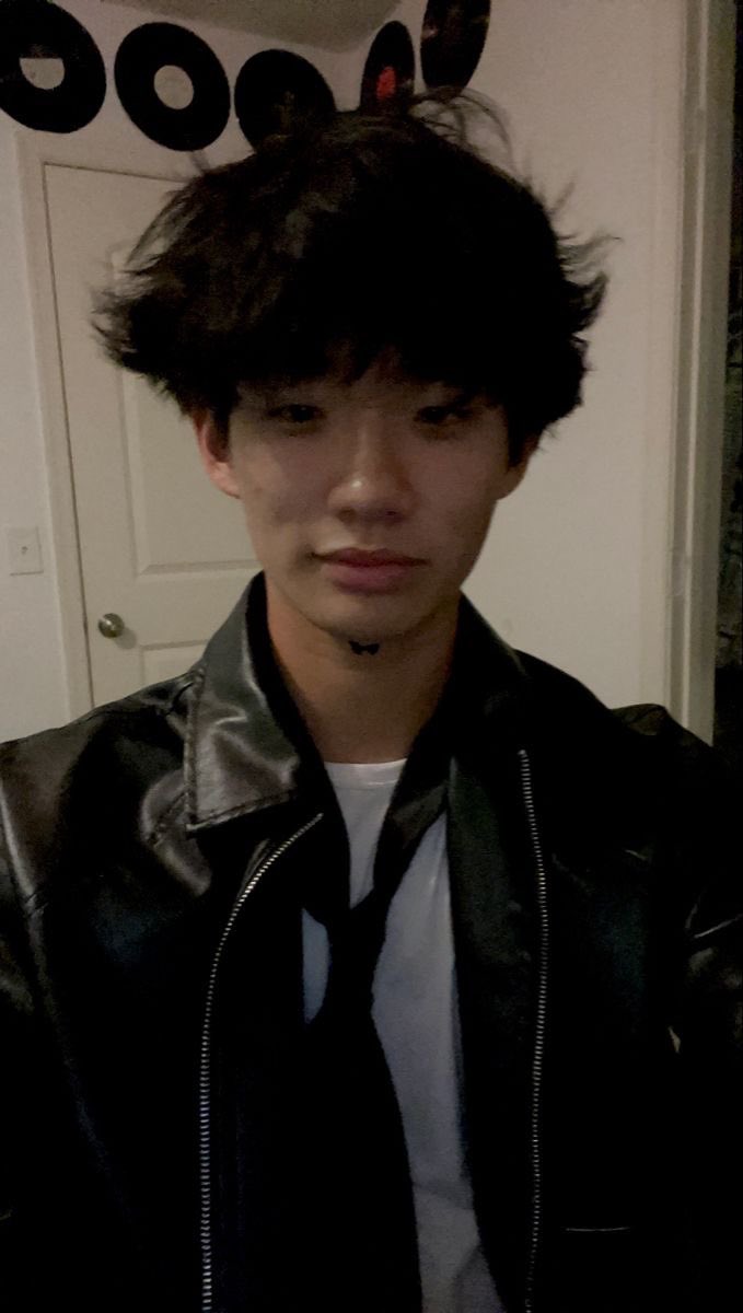 “eu não sinto falta, eu sinto ânsia”
“Sinto ânsia e a provoco”
“Enfio meus dez dedos na garganta, pra ver se eu vomito o teu ser da minha alma”