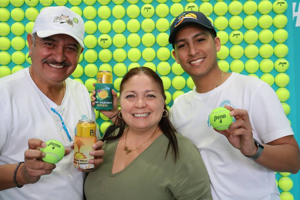 memoramgar's tweet photo. #theballmaters in Indian Wells 🎾 https://t.co/sbFqhTwCLJ