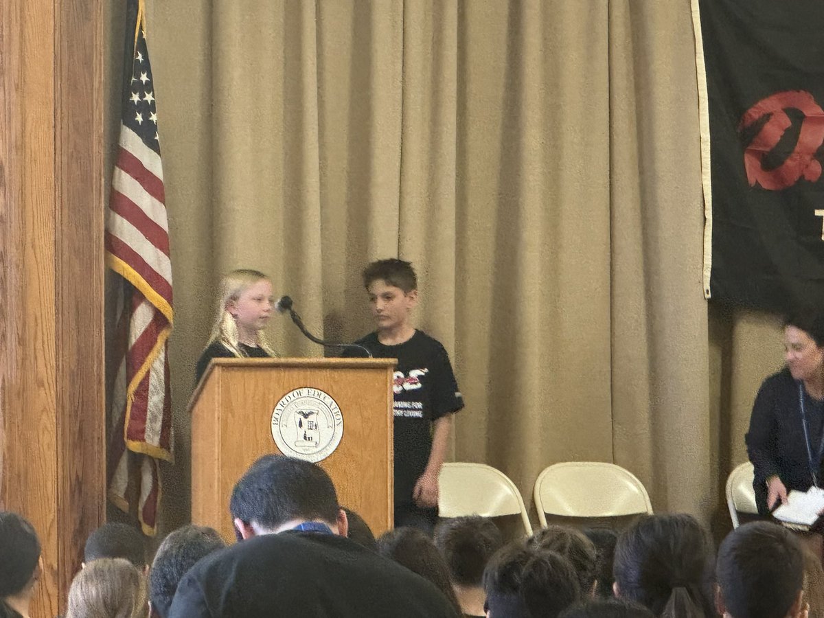 greenvale_ap's tweet photo. 5th grade DARE Graduation https://t.co/BiPO4C8vxU