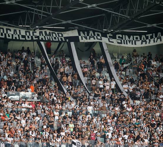 A relação e intervenções entre locutor/DJ e torcida devem ser bem planejadas. É algo novo, mas os trabalhos não devem sobrepor ou inibir o verdadeiro “dono” do espetáculo: a massa. A reação espontânea da torcida é o grande diferencial do <a href="/Atletico/">Atlético</a>