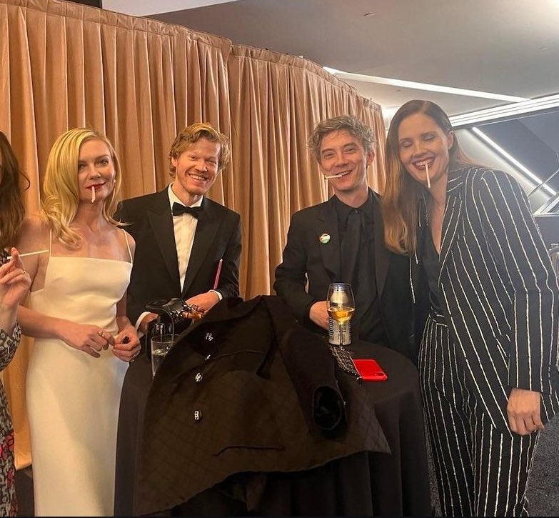 firewIkwme's tweet image. found the smoke circle