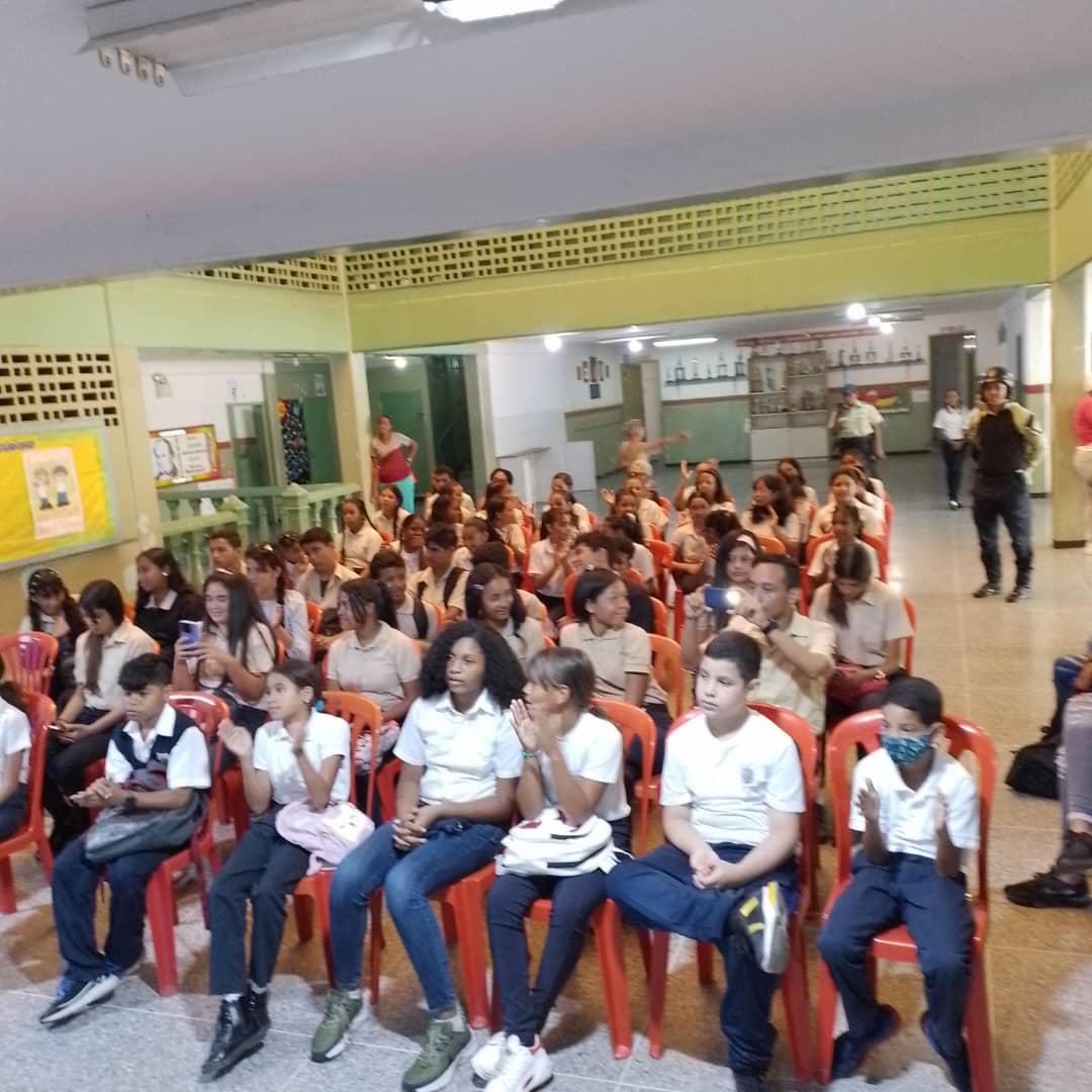FUNDABITMIRAND's tweet photo. La Dirección de Educación y el CBIT  LUIS B. PRIETO F.  entrego Certificados a los Estudiantes y Comunidad que participaron en los talleres de  programa  Alfabetización tecnológica en el  municipio plaza @rosabecerra3 @HectoRodriguez @Fundabit_ @_LaAvanzadora @MPPEDUCACION https://t.co/uqyoswXnTt
