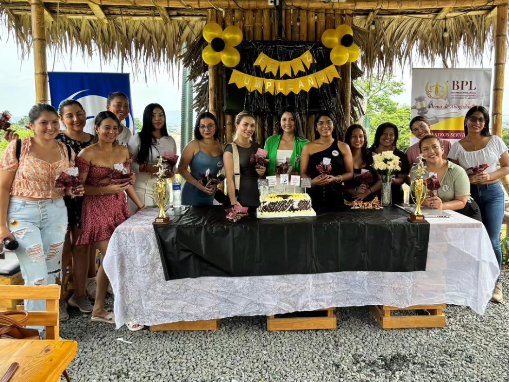 Mie_geopolitica's tweet photo. Economistas Universidad de Guayaquil, Espol, Universidad Agraria, UCSG y Universidad Laica, para:
📝Aprobación expresa de los Estatutos del MIE.
📋Aprobación de la directiva durante el periodo 2024-2026 del 
 ✅️Firma de  tres convenios para beneficios exclusivos.
#MIE #CEG 🇪🇨 https://t.co/kUANAeHEym