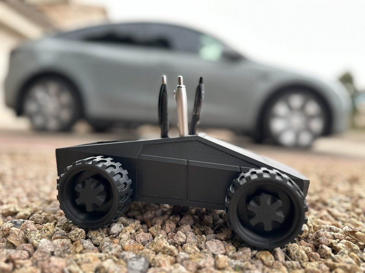 cliffud's tweet photo. @greggertruck @TeslaPhx @TeslaClubAz @TheBlakeCheck @teslaownersSV @createwithprint @jrosinski97 @miketerrill @hectorramos @vm_one1 @Tesla I have a cybertruck pen holder for your desk if you come out. 👍🏻👍🏻 https://t.co/dgP1ZPcER3