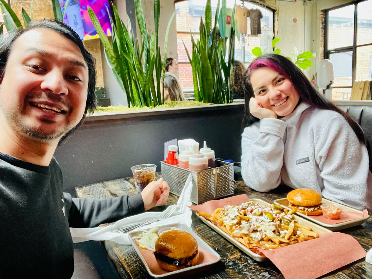 After doing our taxes, we went to brunch in #ResidentCultureBarAndKitchen in #Charlotte!! We truly loved this place!! People from different countries, fantastic music, and a menu to share with friends or work!!  #USExperience #UnitingOurWorld <a href="/ParticipateLrng/">Participate Learning</a>