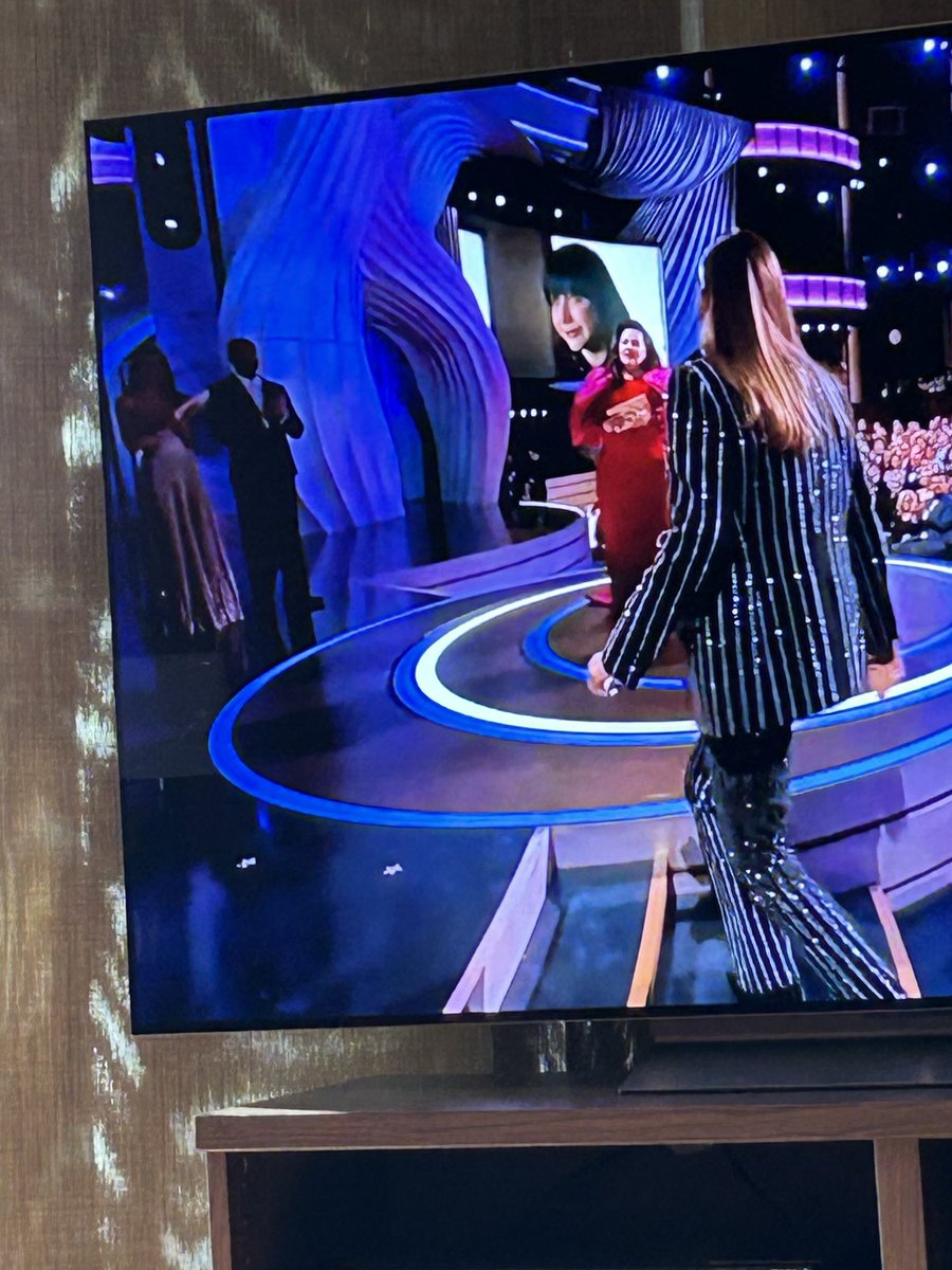 This lady stole Nicole Kidman’s AMC suit!