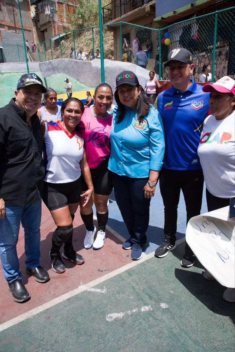 m_alexandradiaz's tweet photo. 📸¡𝐀𝐬í 𝐥𝐨 𝐃𝐢𝐣𝐨! 🇻🇪

Alcaldesa @gestionperfecta: Este domingo #10Mar llevamos a Las Tinajitas una completa jornada de alimentación, con la participación de emprendedores, todos en equipo.

#PuebloMaduroAvanza #Oriele #donnalisi #prelemi #incorvassi https://t.co/BlxHp5k5zR