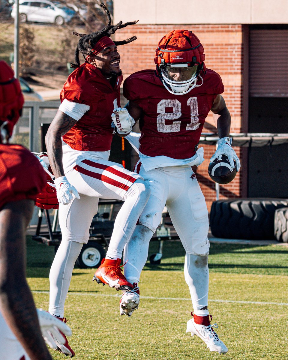 RazorbackFB's tweet photo. Spring Ball Sundays ☀️ https://t.co/lVyCuWyMx5