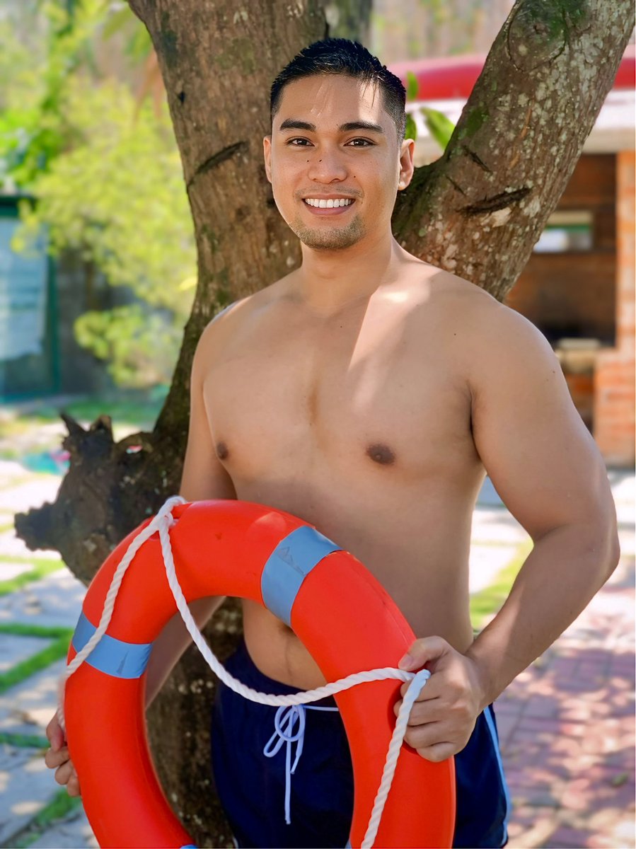 realusting's tweet photo. Your lifeguard 🏊🏻‍♂️ https://t.co/dfKWc2Hdl9