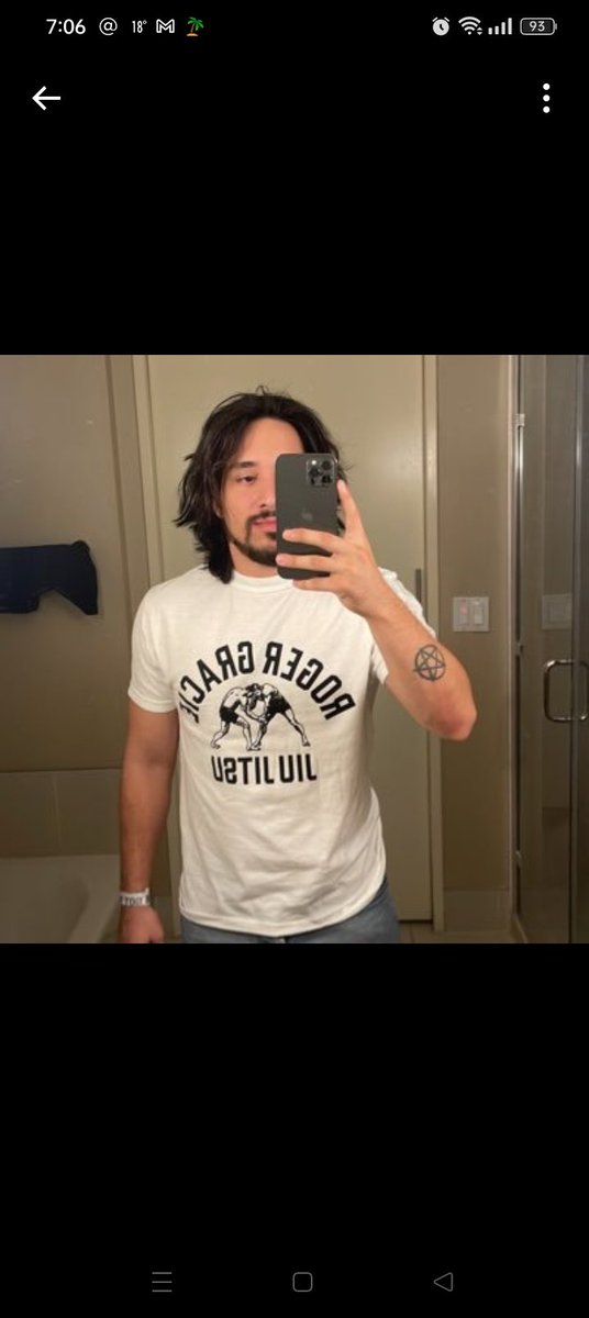 FairyMilu's tweet photo. @luisfdlcc @deniartemisa Coño amigo pero si vas a criticar el físico de alguien procura ser juzgado de miss universe o no parecer un metalero miado con el pelo grasoso, la barba descuidada y con aspecto que no se ha echado desodorante en 2 años . https://t.co/R49voGrH7C