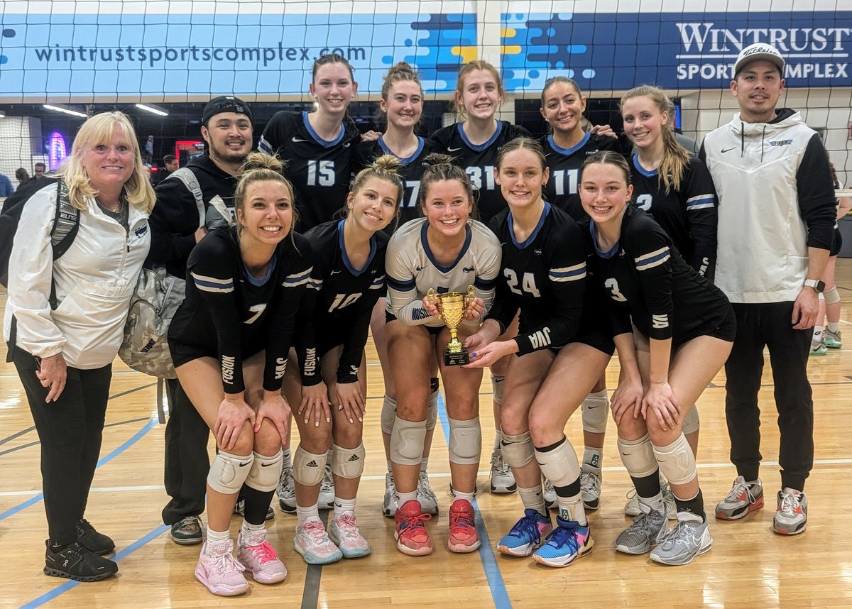 ClubFusion17's tweet photo. We had a great weekend at the Great Lakes Regional Championship! We finished in 3rd place with a record of 6-1! 🐍💙 @alexandra_hopp7 @izzygibbonss @Fionaturnbull99 @elissa_furlan6 @kianashields_vb @Grace_Bach20 @megkalenowski22 @samanthavanda https://t.co/uEcNqBPFsp