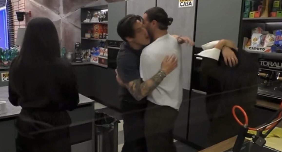 Ijustwantosay__'s tweet photo. QUESTA SCENA PIETOSA. PRETENDO PROVVEDIMENTI  #perletti #grandefratello https://t.co/AAO0Zo8BBV