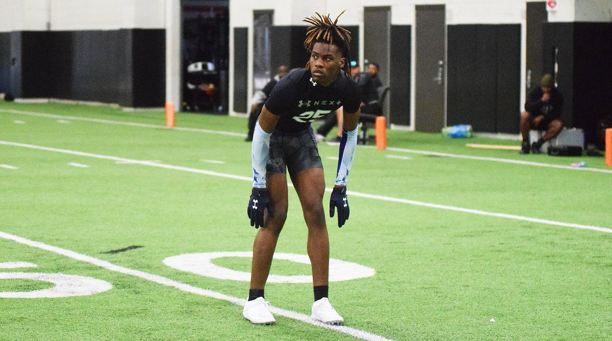 Frisco Panther Creek 2025 ATH Sentel Simpson has rare athleticism for a 6'4, 190-pounder. He is improving his skillset and it showed at the Dallas UA Camp. @SentelSimpson | @PCHSfriscoFB | @clintsurratt | #TXHSFB Camp Standouts: texasfootball.com/article/2024/0…