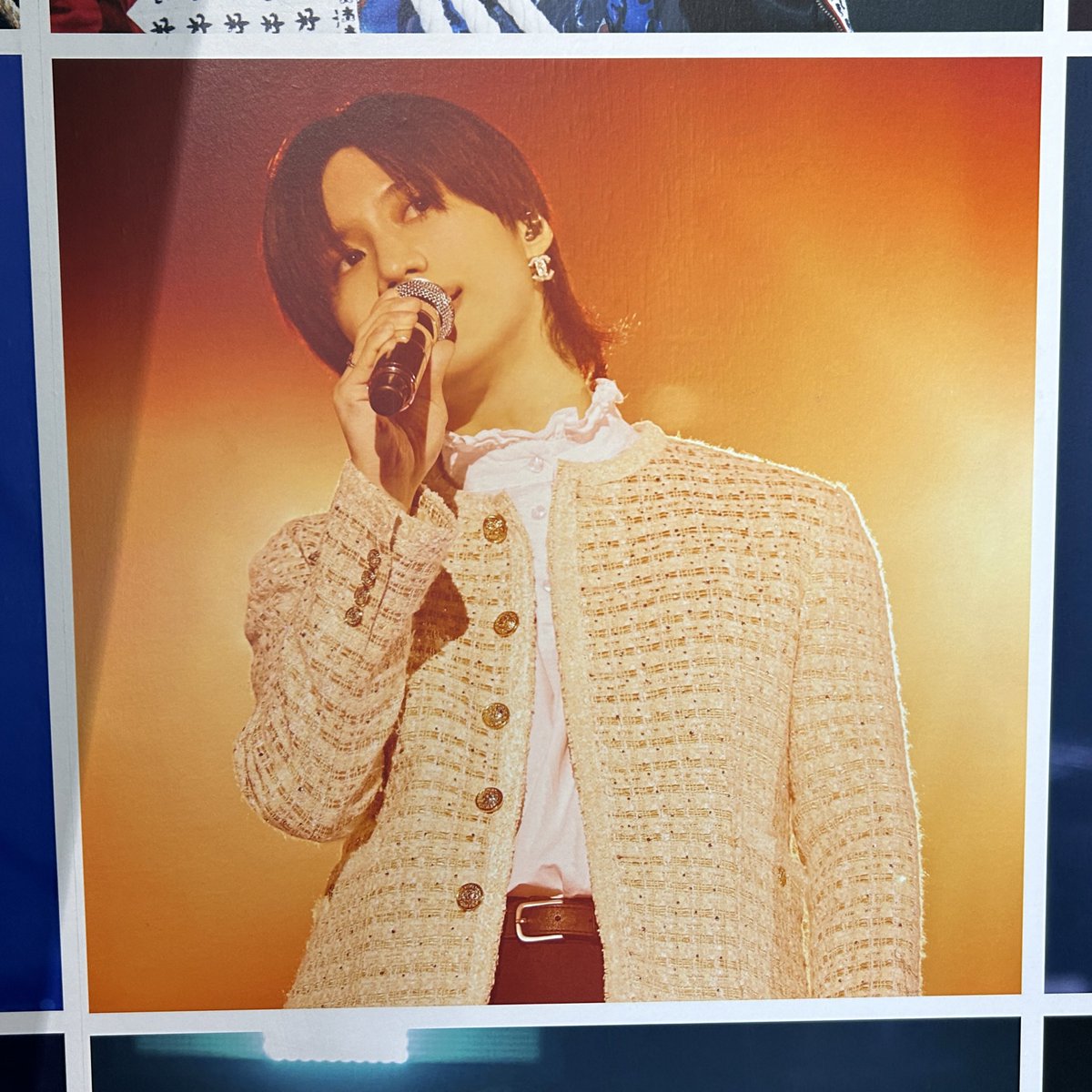 17silhouette's tweet photo. お気に入りの1枚✨
芸術的な美しさと今にも歌声が聴こえてきそうなショット😍💕🎶

 #SHINee_JOGUMAN_POPUP https://t.co/IshatDHPTZ
