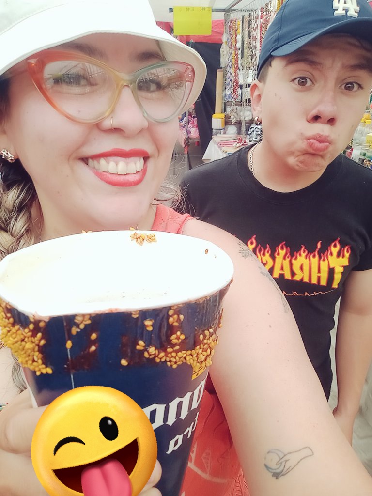 __Ma_Belle_MoON's tweet photo. Agüita de limón con chia, para el 🐶 🥵 solo que no había vasos ,muchos dirán que es cerveza 🍺... 🤥🫢🫠 #DomingoEnElTiempo #Domingo10 #Marzo2024 #Primavera1TIM https://t.co/CFBBs1BXcq