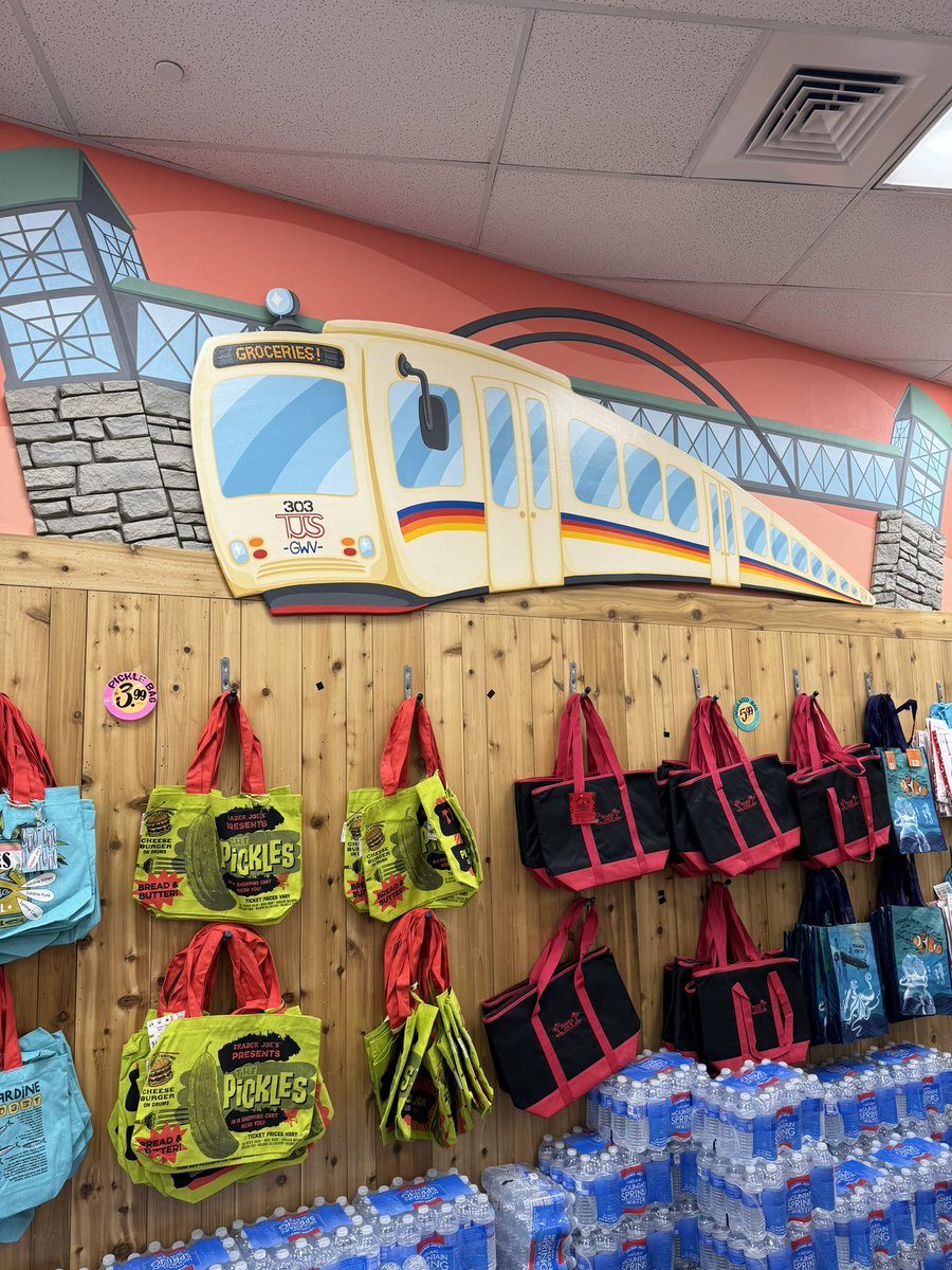 My neighborhood Trader Joe’s updated their local icon murals- excited to see Arapahoe Station 🚉 featured 🚊 <a href="/RideRTD/">RTD</a>