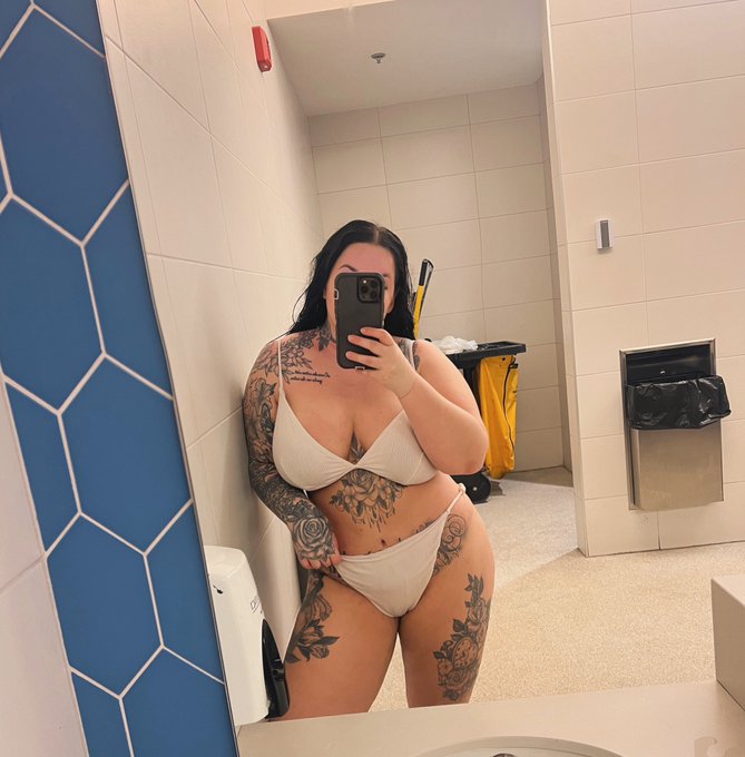 Retwit si tu veux voir en dessous 😳 https://t.co/w5Az5VT8AC