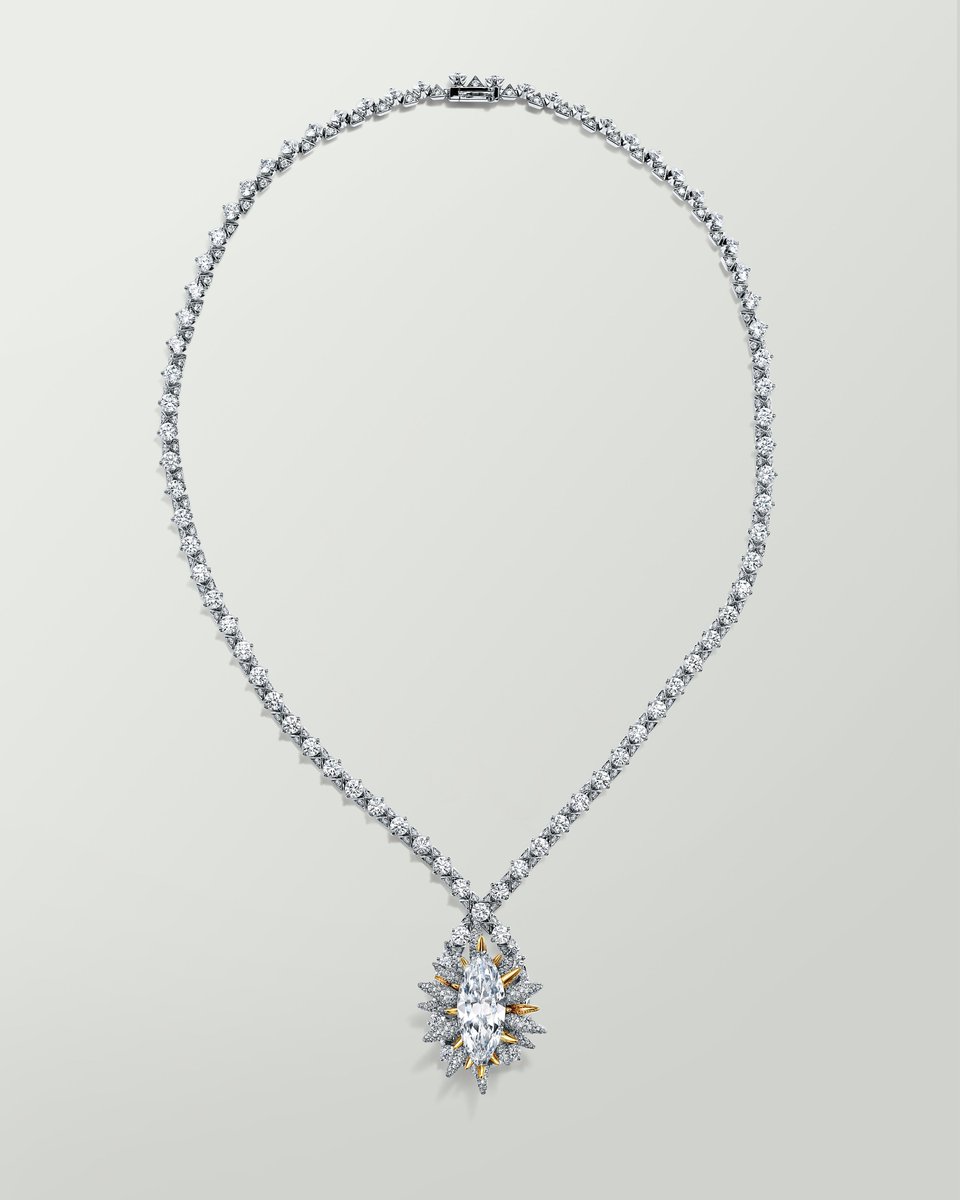 Anya Taylor-Joy attends the 96th annual Academy Awards wearing #TiffanyAndCo designs. She wears a Tiffany High Jewelry necklace in platinum and 18k gold with a marquise diamond of over 8 carats, paired with diamond earrings of over 10 total carats. More: tiffany.com/high-jewelry/?…