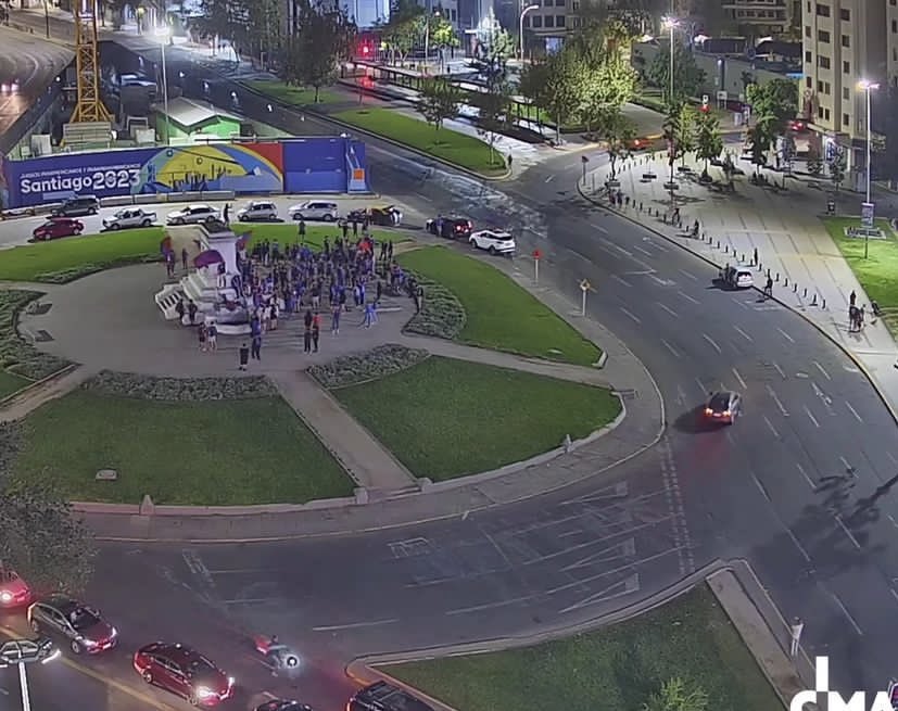 rduqueoyarce's tweet image. Ganaron luego de 23 años en Pedrero pero de ahí a celebrar a Plaza Italia es como mucho. 
Equipo meme 🤣🤣🤣