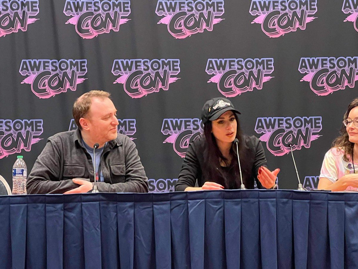 Some pictures taken from yesterday’s panel at @AwesomeCon hosted by the fantastic Carolyn Belefski. Thanks so much to everyone who joined! ♥️