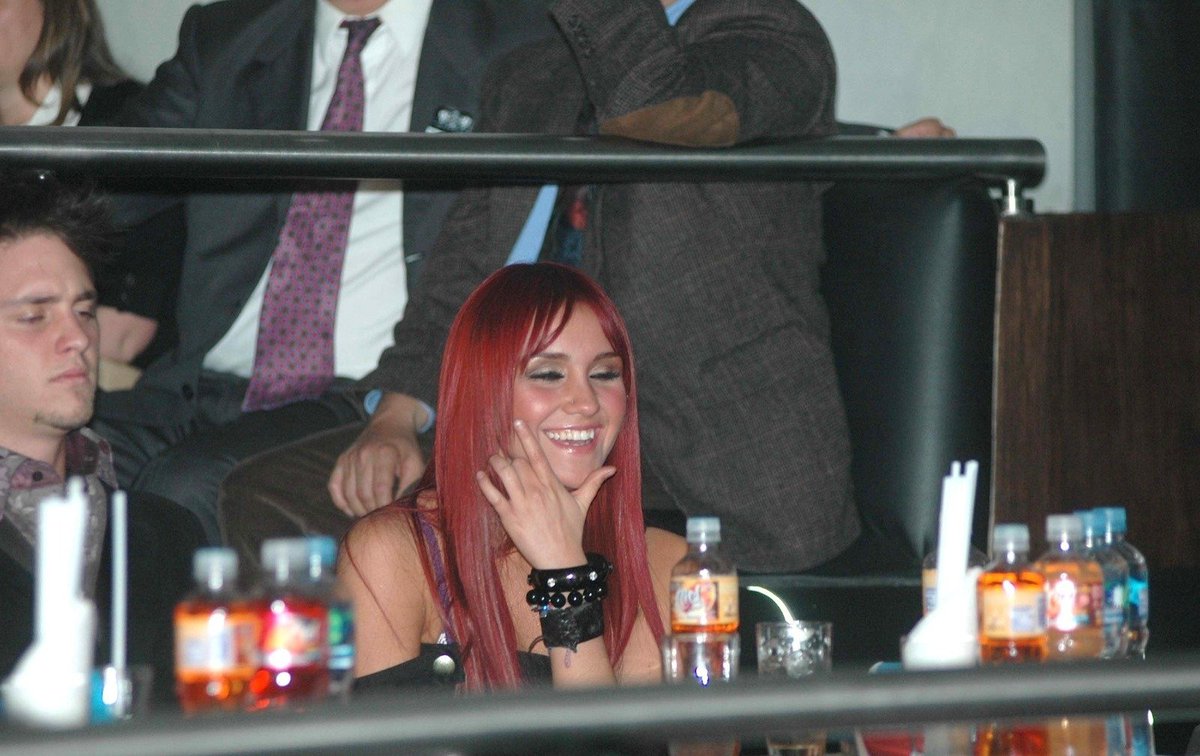 DMForoUnivision's tweet image. 🔙 12.03.2007 @DulceMaria junto a @RBD_oficial en la presentación de su serie “RBD La Familia” en CDMX 🇲🇽❤️