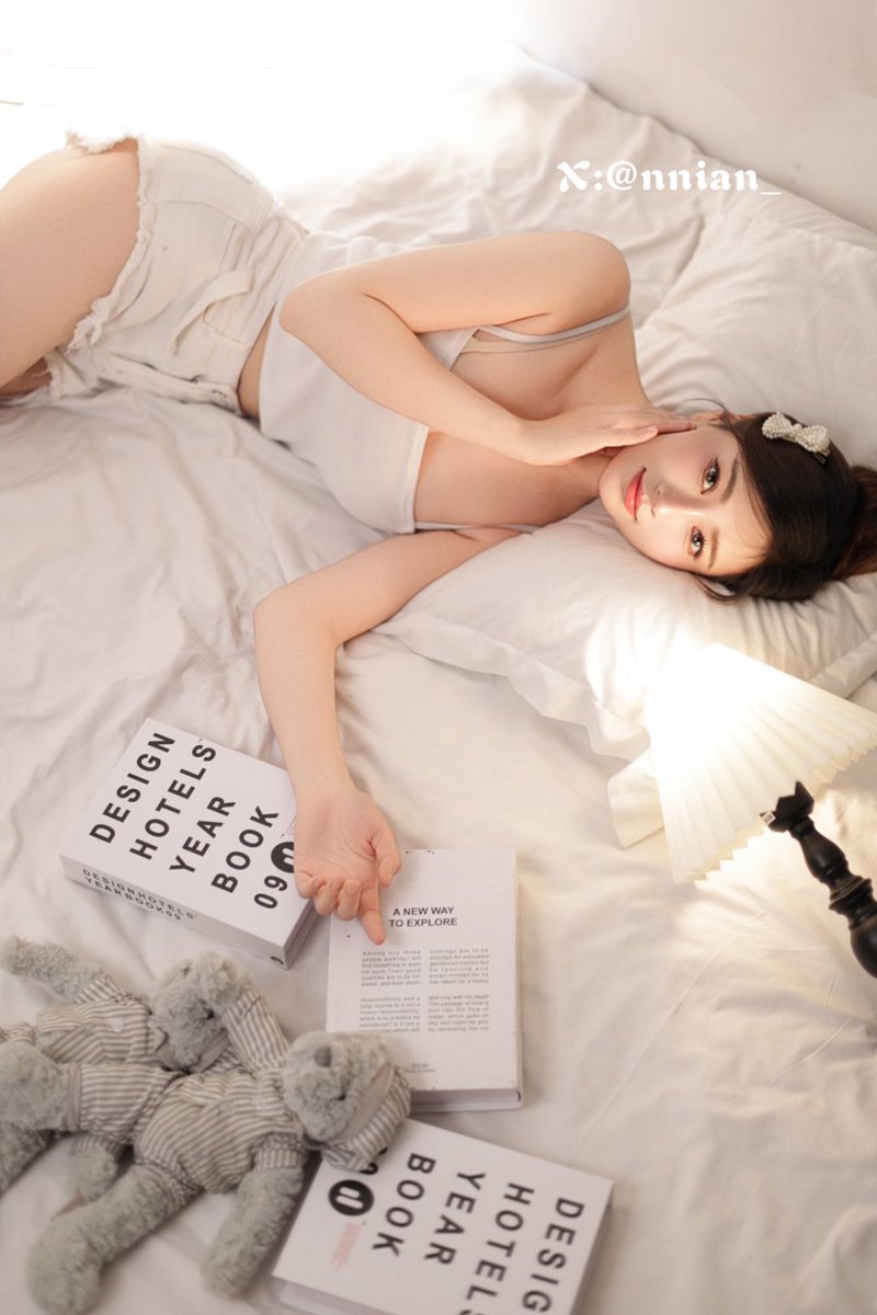 轻私房写真《绘梦女孩》上新，你喜欢吗？
Do you like the new release of the light private room photo "Dream Girl"?

#年年nnian  #私房写真   #纯欲  #反差少女   #性感写真 https://t.co/PtXlATZeng