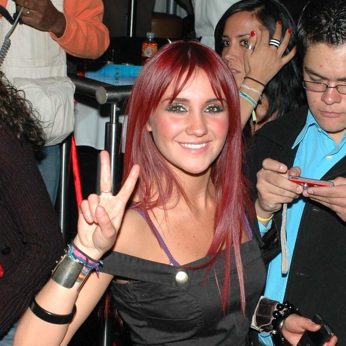 DMForoUnivision's tweet image. 🔙 12.03.2007 @DulceMaria junto a @RBD_oficial en la presentación de su serie “RBD La Familia” en CDMX 🇲🇽❤️