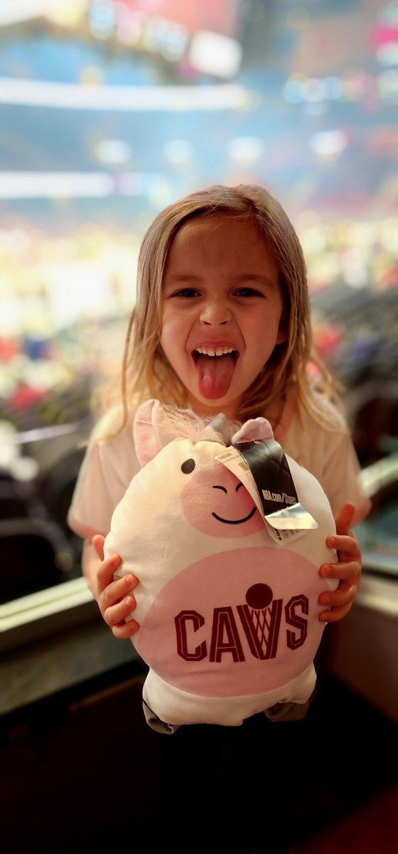 YaItsMeFlash's tweet photo. Stella's 1st game!
@cavs #letemknow https://t.co/smQ7CDmWAi