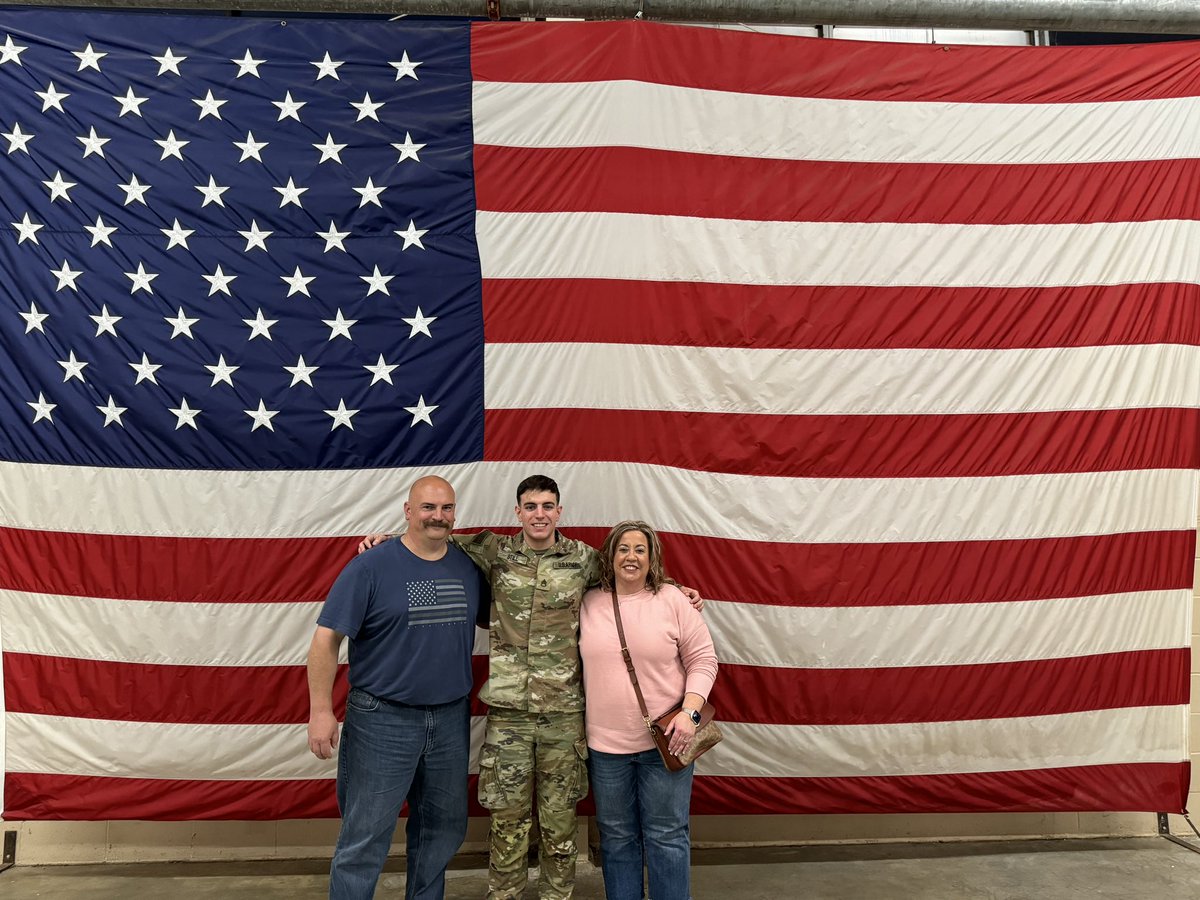BeckyStill1's tweet photo. After 9 1/2 months, boots OFFICIALLY on U.S. soil❤️🤍💙🇺🇸 https://t.co/Lr9SYokXcO