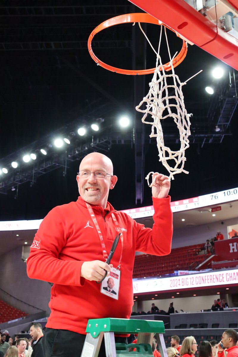 Just wanted to give a S/O to not only the No. 1 SID in America but the BEST SID in America, period.

No one works as hard as <a href="/MaybeJeffConrad/">Jeff Conrad</a>
does for his team! All the work he does throughout the week during the season leading up to game days and not to mention the long nights