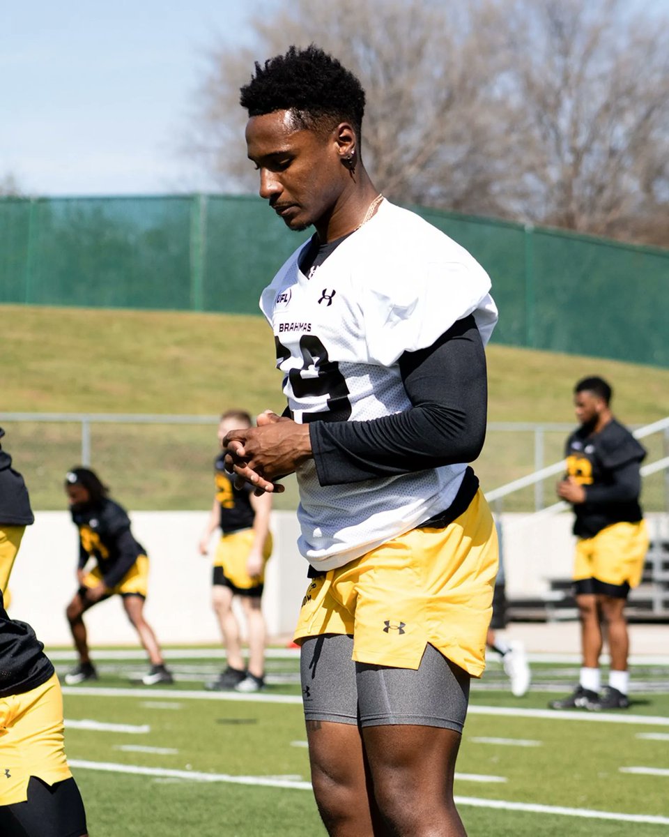 An incredible journey for <a href="/Deestroying/">Dee</a> 👏

Donald De La Haye was a kicker at UCF in 2017, but was told he had to quit his YouTube channel if he wanted to keep his NCAA eligibility.

He chose YouTube, and grew his channel Deestroying to over 5 million subscribers with over 1