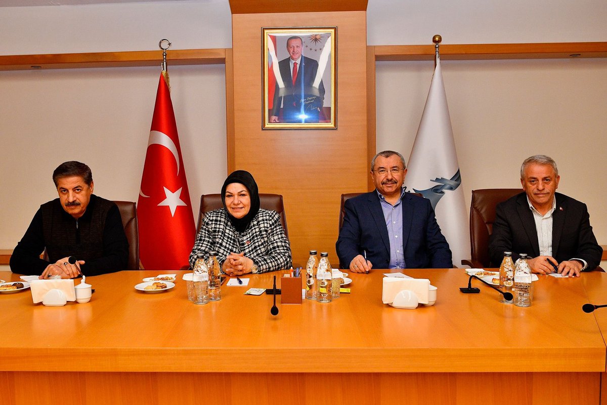SeymaDgc's tweet photo. İstanbul Milletvekillerimiz @azmiekinci34, @bbismailerdem, İlçe Başkanımız @akpinarturgay ve kıymetli teşkilatımızla birlikte SKM Toplantımızı gerçekleştirdik.

Toplantımızın ardından ilk sahurumuzu da yaptık. Rabbim, ibadetlerimizi kabul eylesin inşallah. 

#SancaktepeEminEllerde