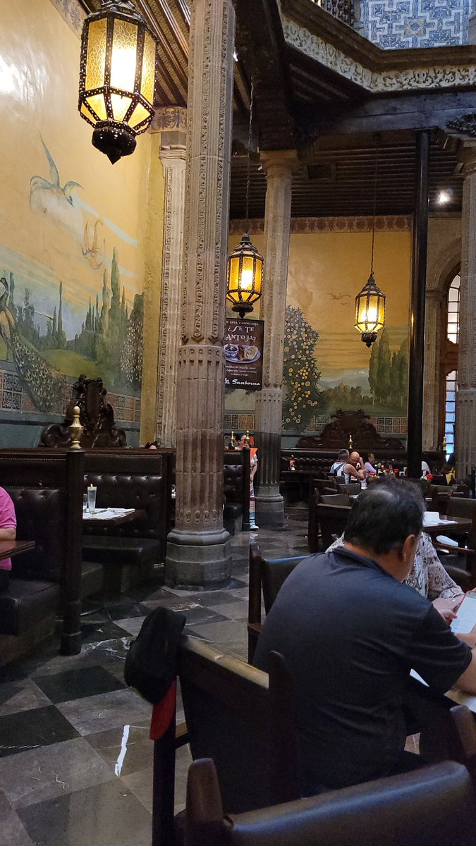 ALGUIEN QUE ME AYUDE.....UNA ACTIVIDAD/EVENTO  PARA HACER/IR.....UN DOMINGO EN LA NOCHE EN CDMX??????