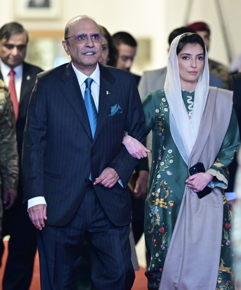SyedNasirHShah's tweet photo. Aks e Benazir The First Lady of Pakistan… MA https://t.co/51Mluog7at