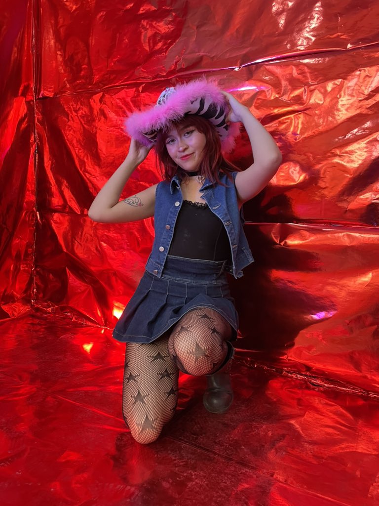 StarPop! tweet media