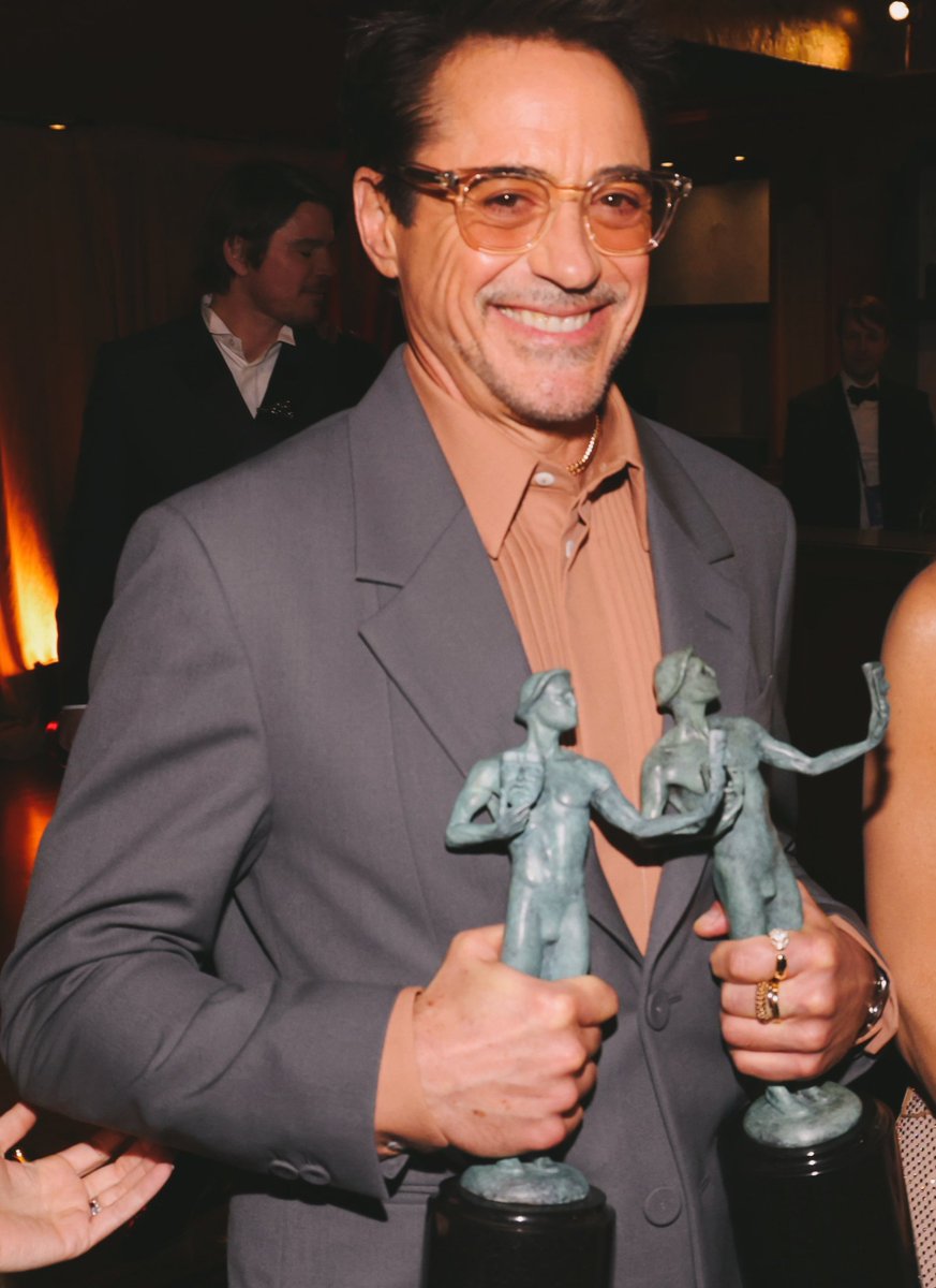 RDJisacupcake's tweet photo. Golden Globe, SAG, BAFTA, Critic Choice, and finally the Oscars.
RDJ SWEEPS 2024 AWARDS https://t.co/GSIfpjpRqs